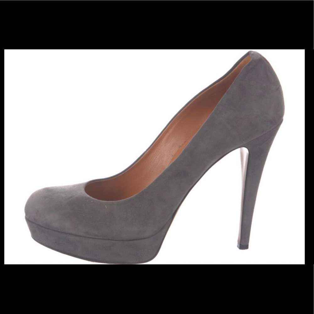 Gucci Suede Pumps
